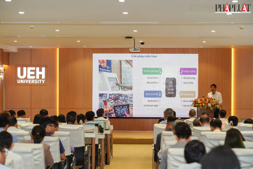 Ông Nguyễn Hữu Yên, Phó Giám đốc Sở KHCN TP.HCM chia sẻ về định hướng phát triển kinh tế số TP.HCM. Ảnh: TIỂU MINH