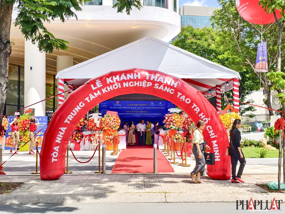Khanh-thanh-Trung-tam-khoi-nghiep-sang-tao-tphcm.jpg