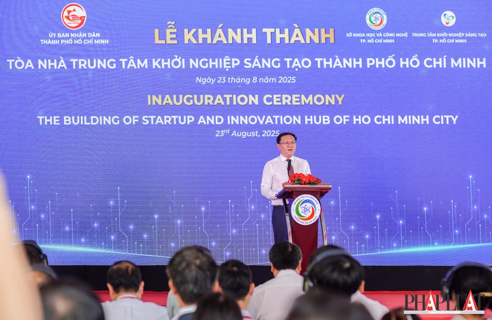 Ông Lâm Đình Thắng, Giám đốc Sở KH&CN TP.HCM phát biểu khai mạc sự kiện. Ảnh: MINH HOÀNG