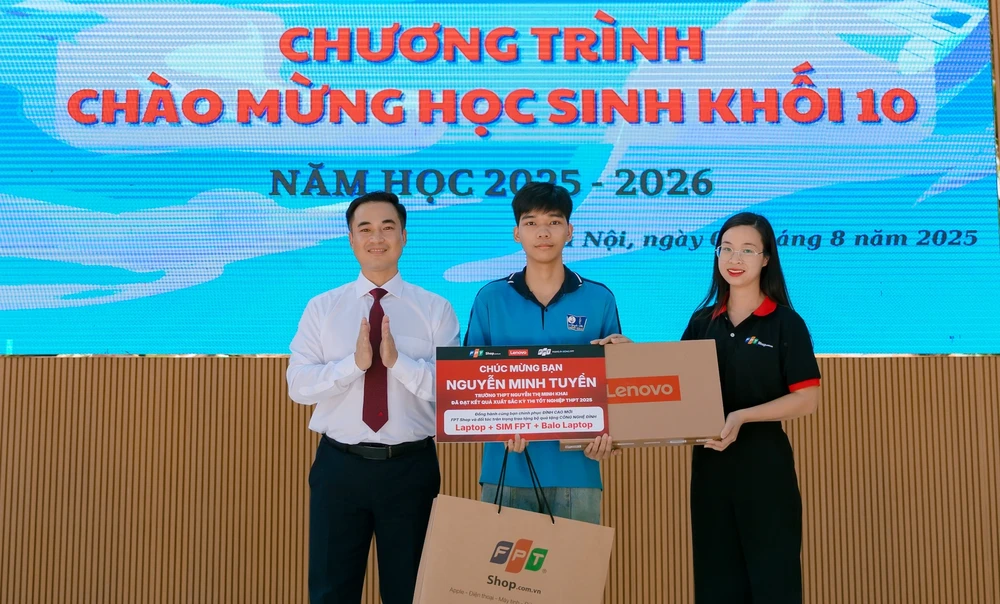 Tin công nghệ 24-8: FPT Shop tiếp sức cho các bạn tân sinh viên xuất sắc.