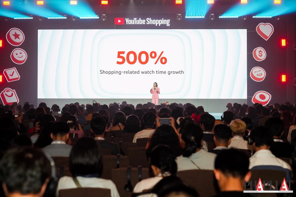 Bà Mukpim Anantachai, Giám đốc Đối tác YouTube Việt Nam và Thái Lan cho biết thời gian xem video mua sắm tăng hơn 500%. Ảnh: TIỂU MINH