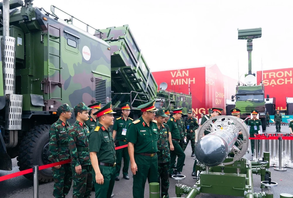 Viettel trình diễn nhiều khí tài công nghệ tại triển lãm 80 năm Cách mạng tháng Tám.