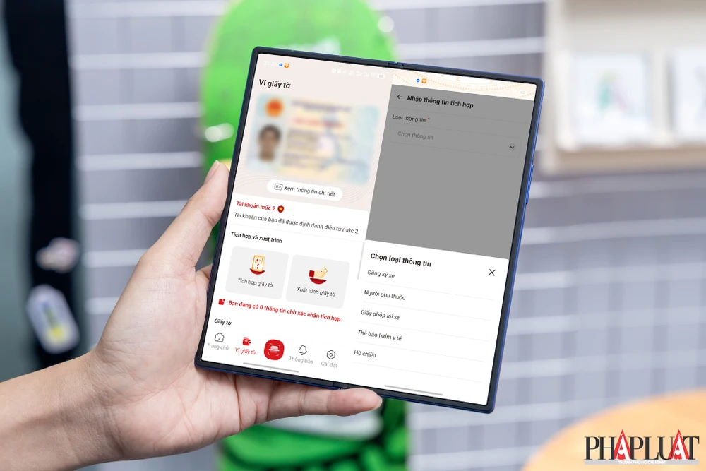 Ứng dụng VNeID sẽ giúp người dùng thuận tiện hơn khi đi làm giấy tờ, khám chữa bệnh, tham gia giao thông… Ảnh: MINH HOÀNG