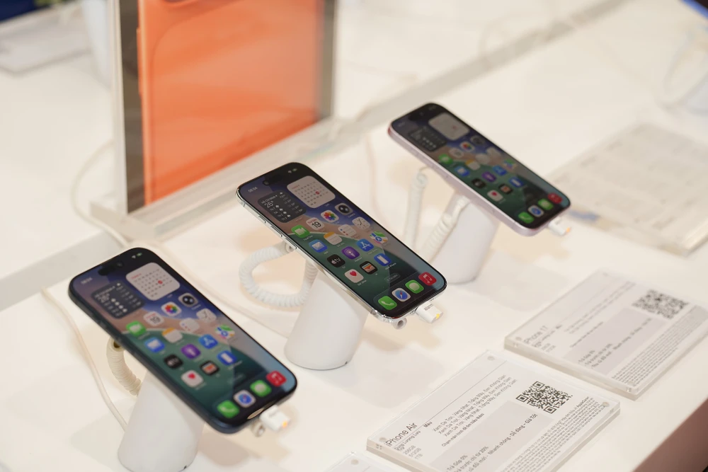 Người dùng nên cập nhật iPhone thường xuyên để hạn chế tối đa các rủi ro có thể xảy ra. Ảnh: TIỂU MINH