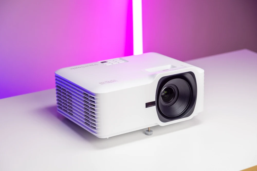 Tin công nghệ 26-9: Mẫu máy chiếu phù hợp cho các lớp học.