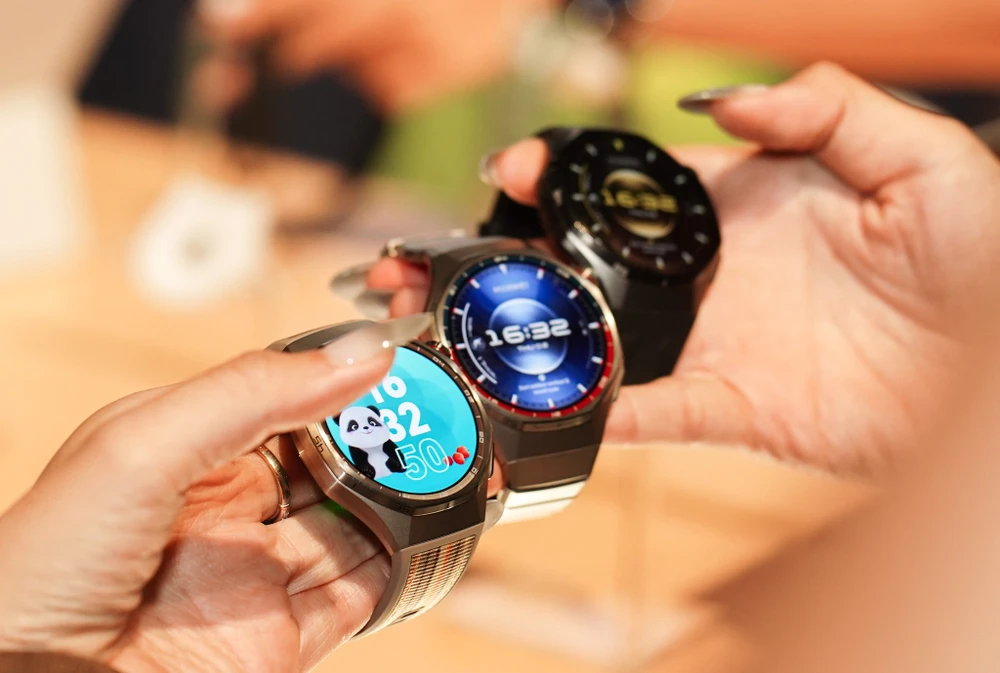 Đồng hồ thông minh Watch GT 6 với thời lượng pin lên đến 21 ngày. Ảnh: TIỂU MINH