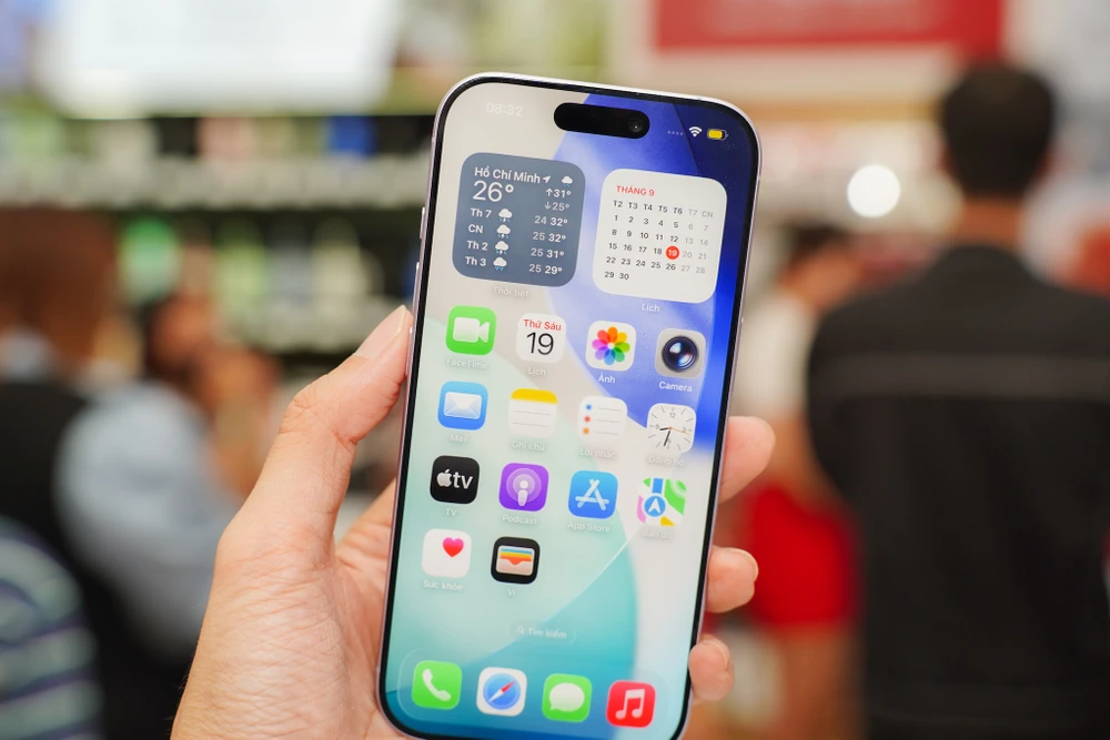 Người dùng iPhone nên cảnh giác với các thông báo kêu gọi cài đặt ứng dụng. Ảnh: TIỂU MINH