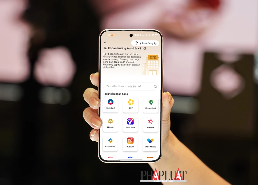 Cách thay đổi tài khoản an sinh xã hội trên ứng dụng VNeID để tránh mất quyền lợi khi nhập sai. Ảnh: MINH HOÀNG