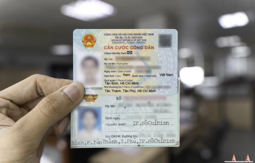 Người dùng CCCD không buộc phải đổi sang thẻ căn cước khi chưa hết hạn. Ảnh: MINH HOÀNG