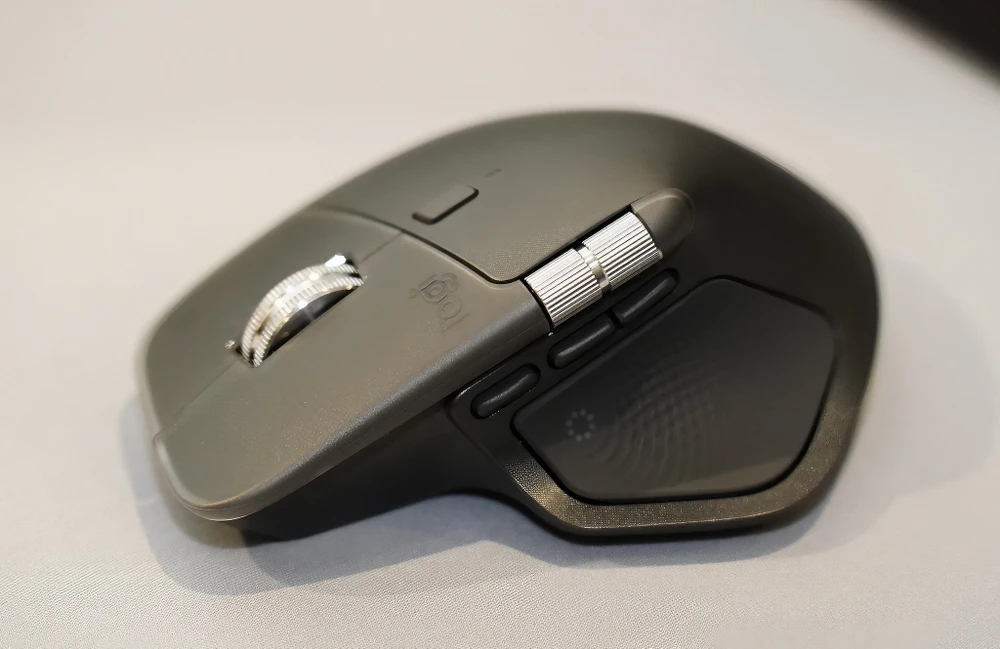 Logitech MX Master 4 không có nhiều thay đổi về thiết kế, tập trung vào trải nghiệm và phần mềm.