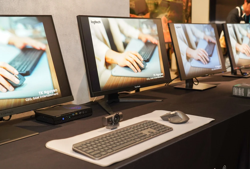 Chuột máy tính cao cấp có thiết kế công thái học, giúp người dùng không bị mệt mỏi khi làm việc trong thời gian dài. Ảnh: TIỂU MINH