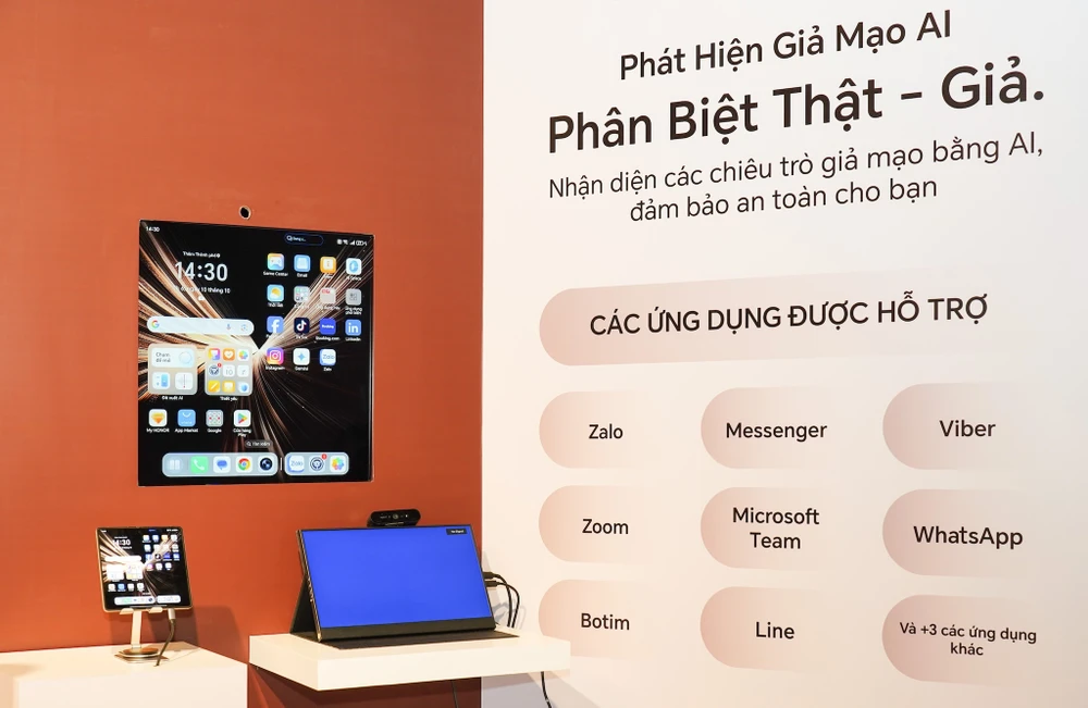 Magic V5 có thể phát hiện khuôn mặt giả mạo khi gọi video trong các ứng dụng phổ biến. Ảnh: TIỂU MINH
