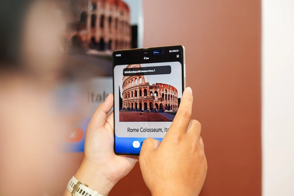 Honor Magic V5 là mẫu smartphone màn hình gập mỏng nhất hiện nay. Ảnh: TIỂU MINH