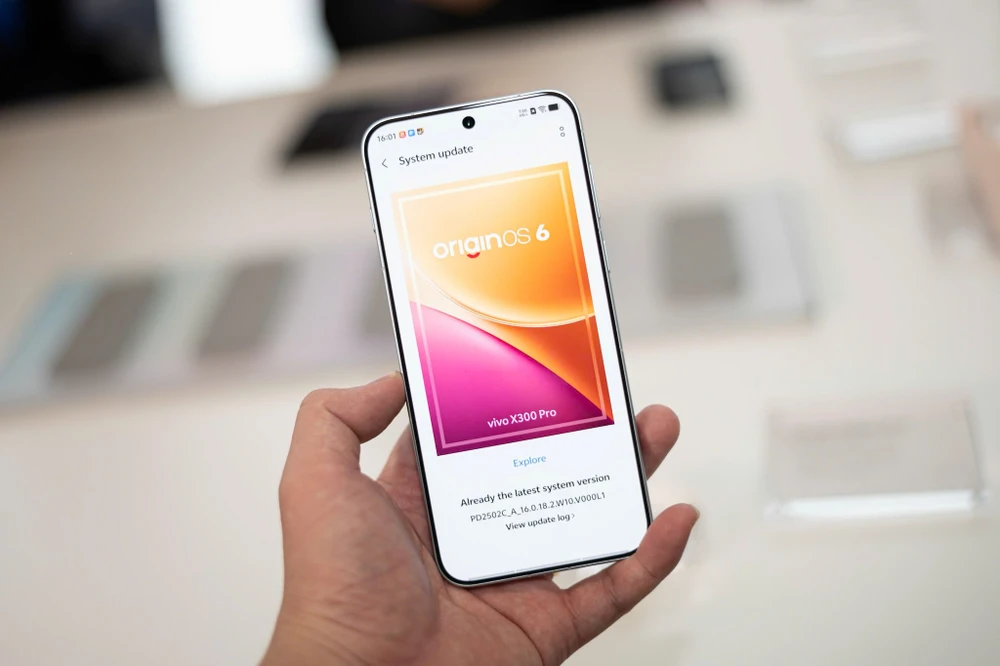 Màn hình vivo X300 Pro có độ sáng tương đối cao.