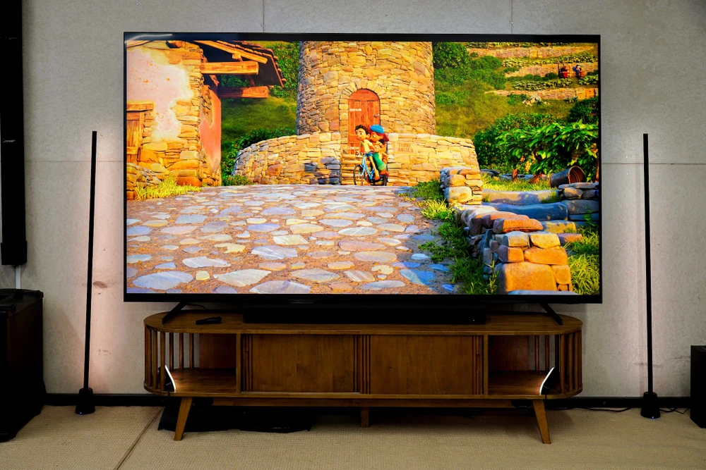 Tin công nghệ 7-11: Hệ thống đèn Wiz có thể tự đồng bộ theo màu sắc hình ảnh trên TV. Ảnh: TIỂU MINH