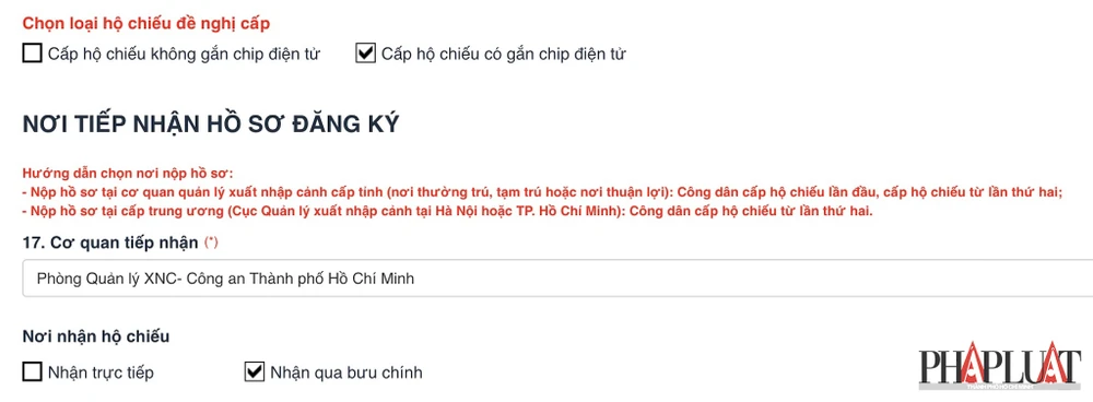 Chọn loại hộ chiếu có gắn chip điện tử và nhận qua bưu chính. Ảnh: MINH HOÀNG