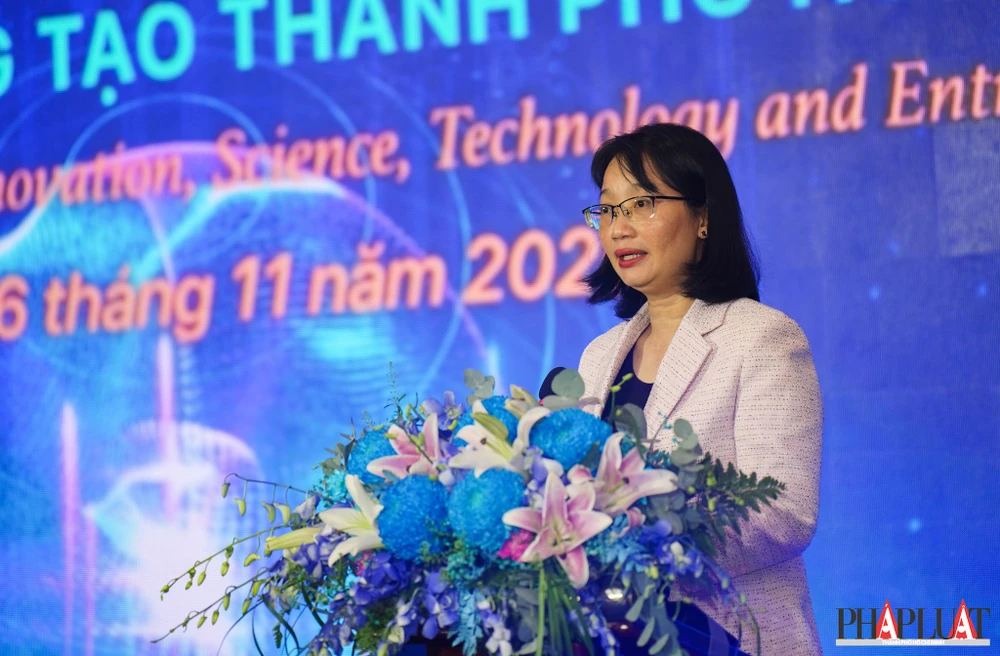 Bà Trần Thị Diệu Thúy, Phó Chủ tịch UBND TP.HCM chia sẻ tại sự kiện WISE HCMC+ 2025. Ảnh: TIỂU MINH