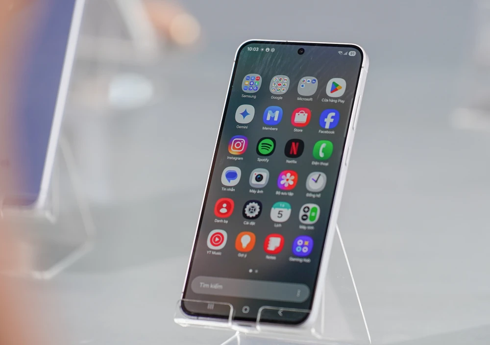 Người dùng điện thoại Samsung Galaxy nên cập nhật bảo mật càng sớm càng tốt. Ảnh: TIỂU MINH