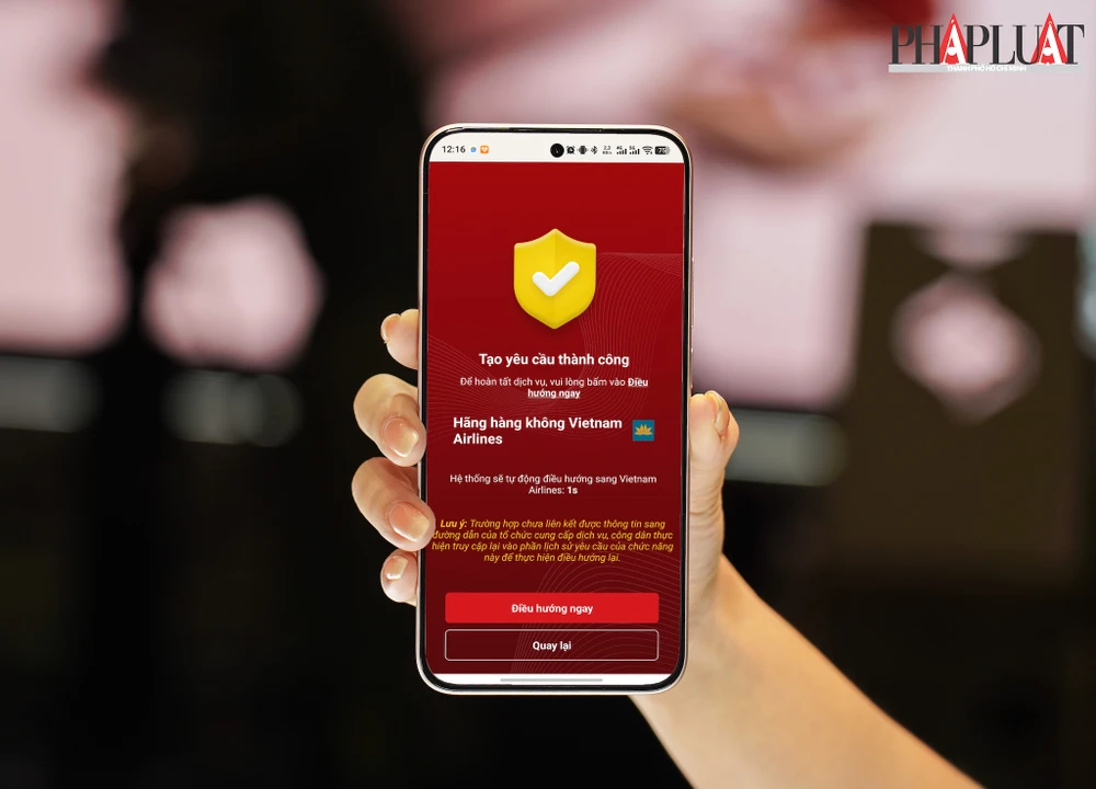 Check-in nhanh thông qua ứng dụng VNeID giúp người dân tiết kiệm thời gian khi đi máy bay. Ảnh: MINH HOÀNG