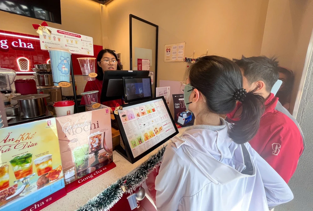 Tin công nghệ 2-12: Các đơn vị thanh toán đẩy mạnh không dùng tiền mặt.