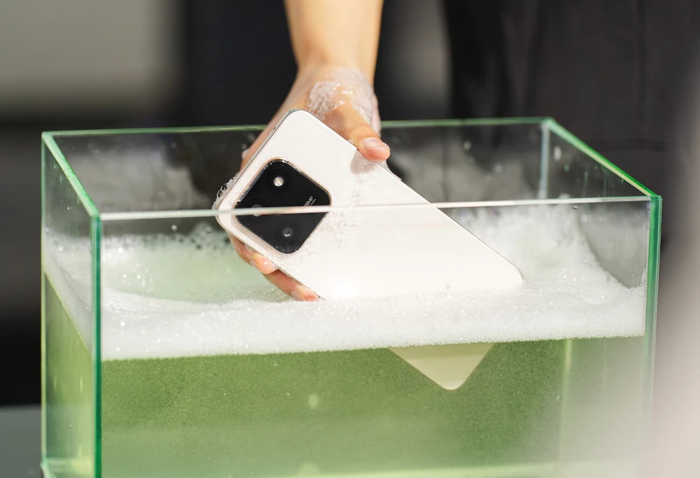 Phiên bản giá rẻ nhưng vẫn chống chịu môi trường, thời tiết tốt. Ảnh: TIỂU MINH