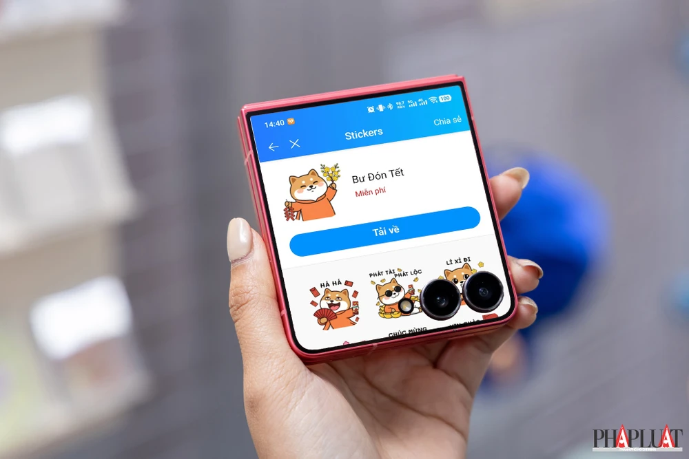 Nhiều sticker Tết vừa được bổ sung trên Zalo. Ảnh: TIỂU MINH