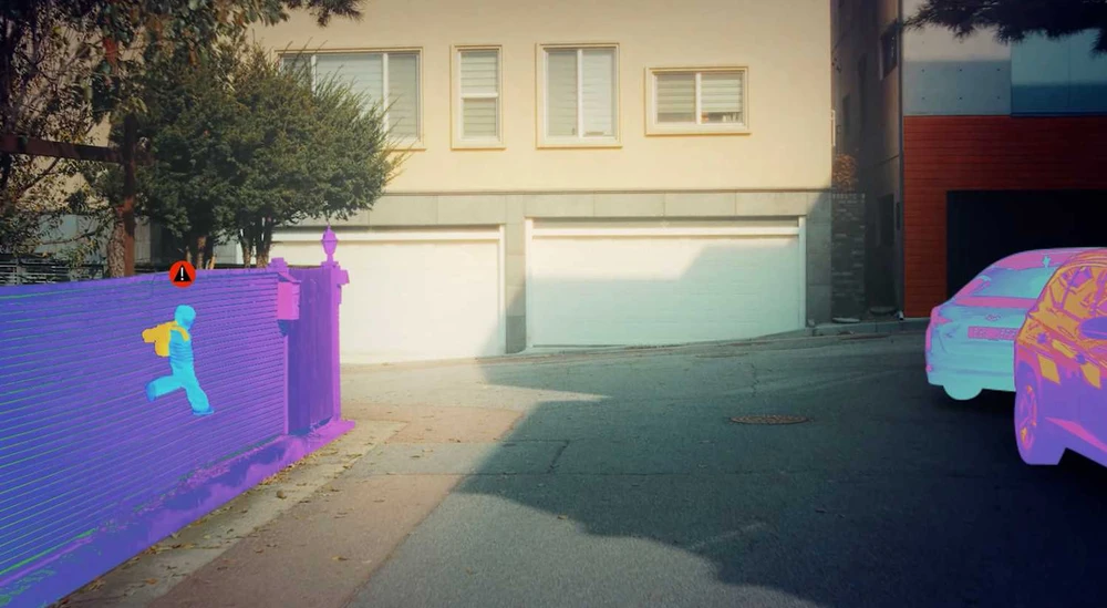 Tài xế có thể được cảnh báo sớm ngay cả khi chưa thấy người đi bộ và ngược lại. Ảnh: Hyundai