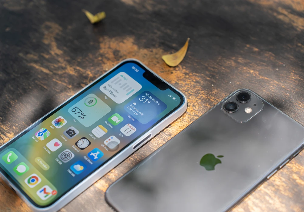 Người dùng iPhone nên thường xuyên kiểm tra và cài đặt các bản cập nhật mới nhất. Ảnh: TIỂU MINH