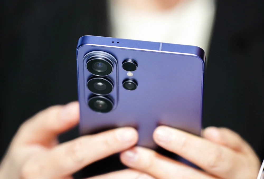 Công an cảnh báo người dân không gửi hình ảnh, thông tin cá nhân nhạy cảm qua Zalo, tin nhắn hoặc mạng xã hội. Ảnh: TIỂU MINH