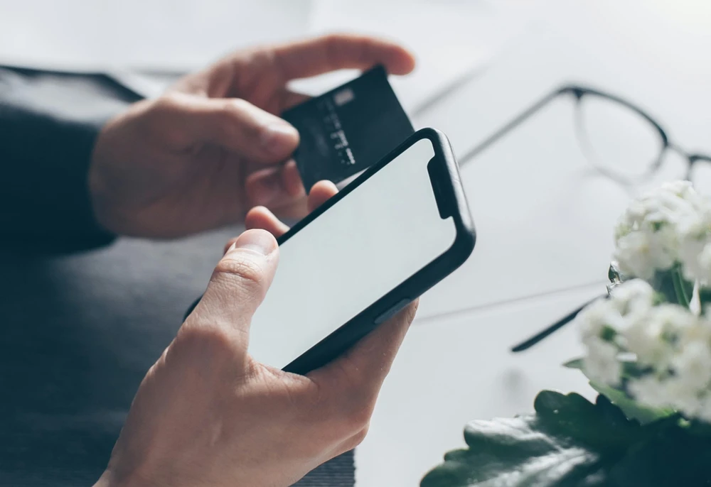 Kích hoạt các lớp bảo vệ và cẩn trọng sẽ giúp bạn hạn chế bị lừa. Ảnh: Pexels