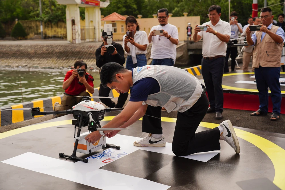 khai-truong-tuyen-giao-hang-bang-uav-can-gio-vung-tau-6.jpg