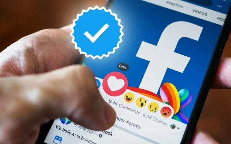 Người dùng Facebook nên xóa ngay các email cấp tích xanh miễn phí.