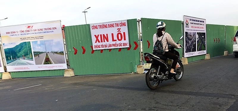Cầu vượt vào Tân Sơn Nhất sẽ xong sớm hai tháng ảnh 2