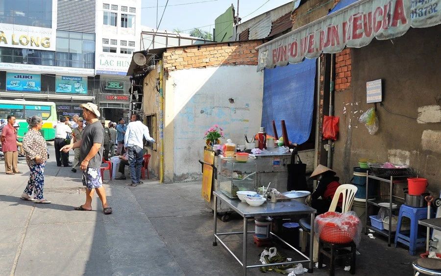Dẹp vỉa hè, dân Tân Bình tự nguyện tháo dỡ ảnh 2