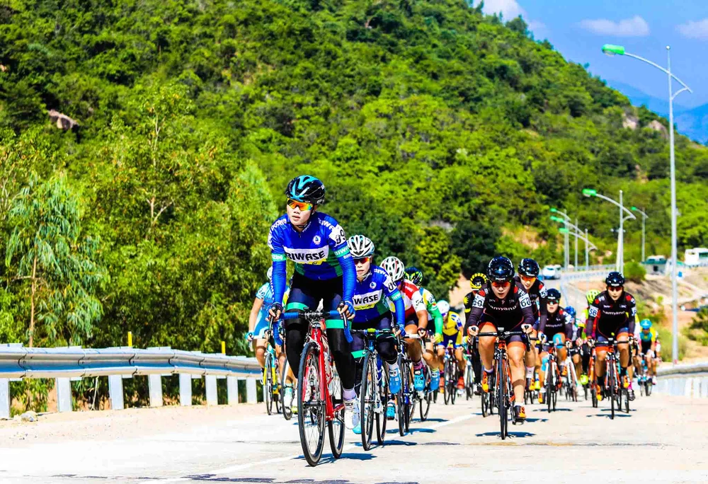 Tay đua 42 tuổi khẳng định ngôi “nữ hoàng leo núi“ ảnh 4