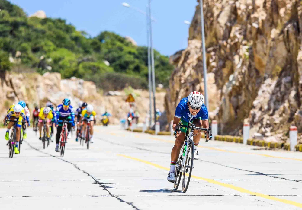 Tay đua 42 tuổi khẳng định ngôi “nữ hoàng leo núi“ ảnh 6