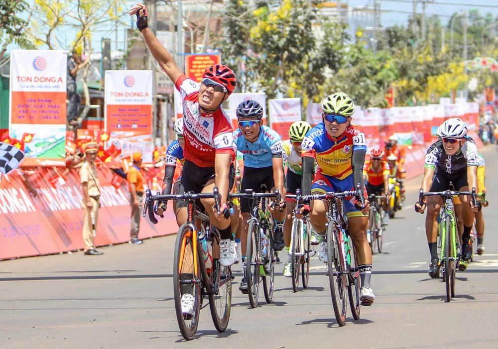 Té ngã gần đích, Trần Thanh Điền lỡ cơ hội áo vàng ảnh 3