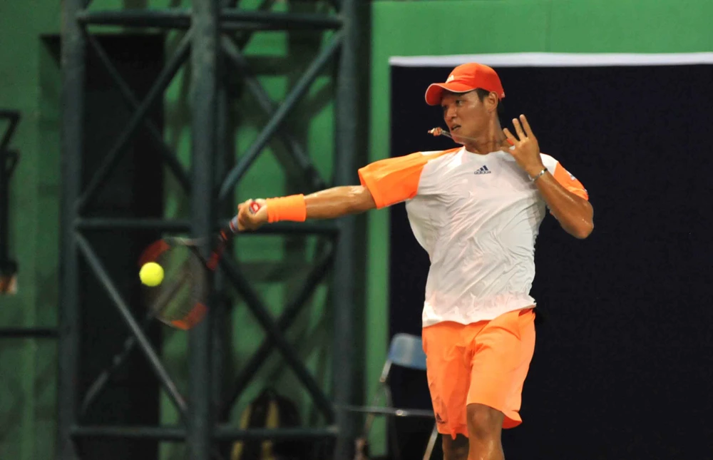 Tay vợt Nguyễn Hoàng Thiên 