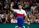 Djokovic chật vật giành trận thắng đầu tay