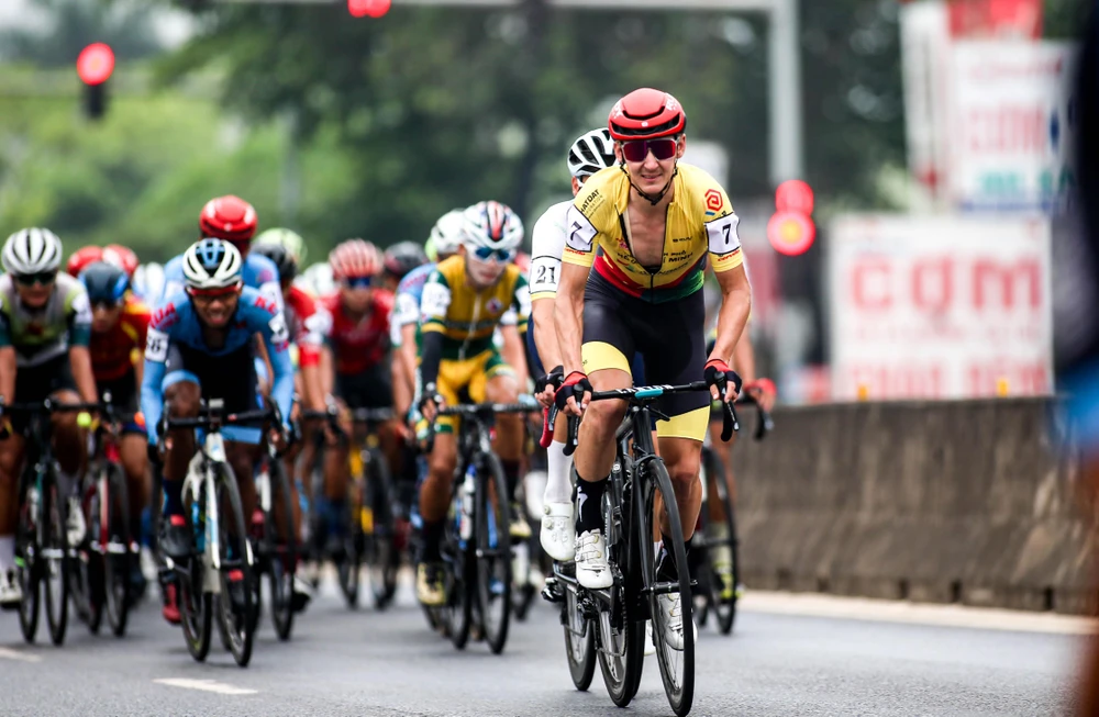 Igor Frolov thực hiện cú sôlô tách tốp tìm cho mình thêm 3 giây thưởng tranh áo vàng. ẢNH: PHẠM HUY