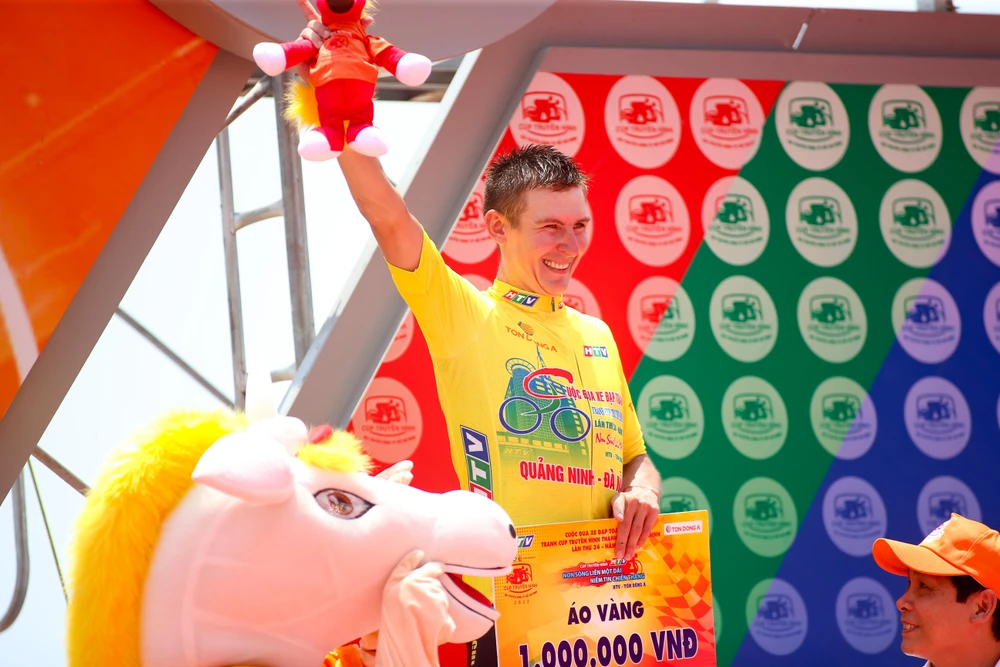 ...và độc chiếm áo vàng sau chặng 12. ẢNH: PHẠM HUY