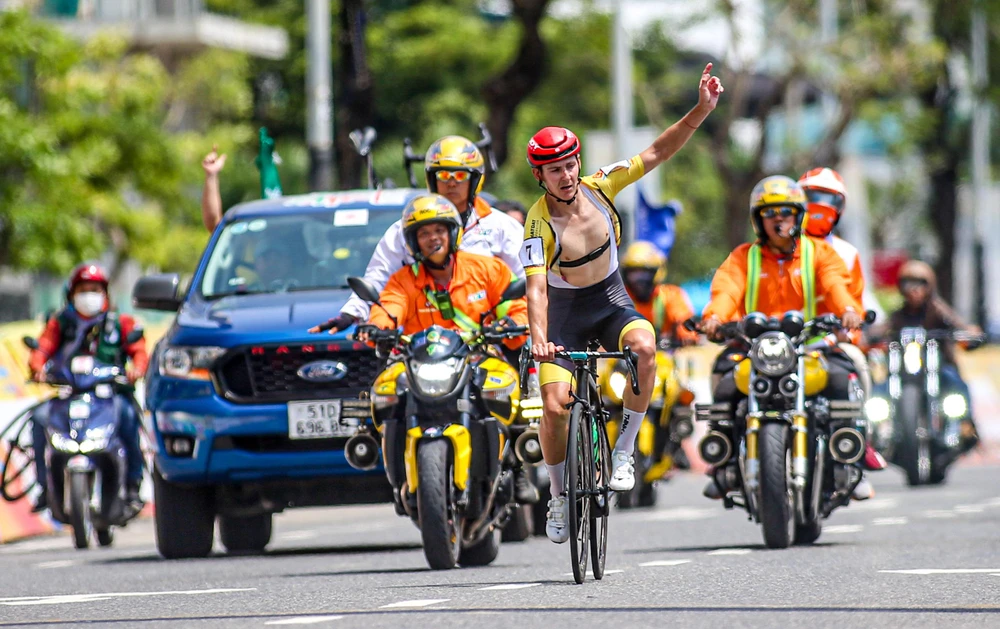 ...một mình một ngựa giành chiến thắng tại mức đến TP Đà Nẵng. ẢNH: PHẠM HUY