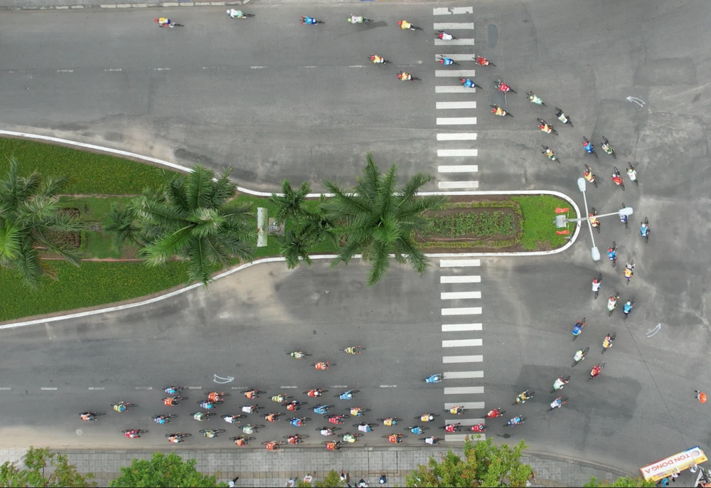 Một trong hai khúc ngoặt cua các tay đua quay đầu tại chặng đấu vòng quanh TP Tam Kỳ. ẢNH: PHẠM HUY Một trong hai khúc ngoặt cua các tay đua quay đầu tại chặng đấu vòng quanh TP Tam Kỳ. ẢNH: PHẠM HUY