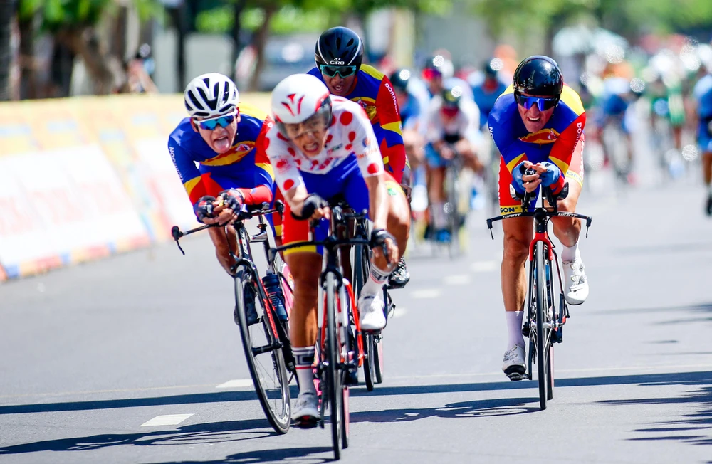 Đội Dược Domesco Đồng Tháp về sau 12,98 giây giành á quân.