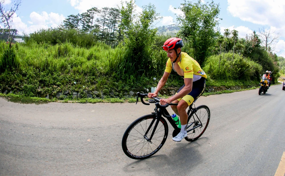 Tay đua người Nga độc diễn hơn 80 km...