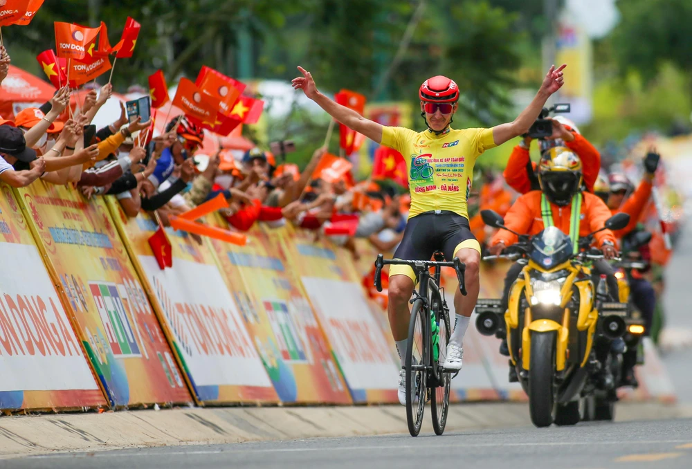 ...giành chiến thắng không thể thuyết phục hơn tại mức đến.