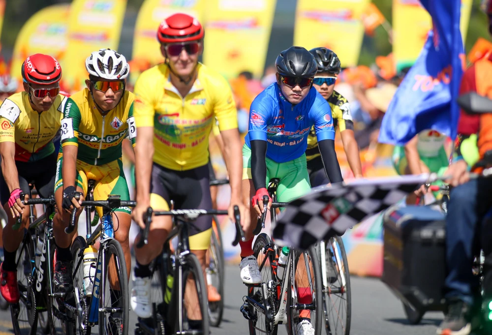 Danh hiệu áo xanh sau 21 chặng thuộc về Nguyễn Tấn Hoài.