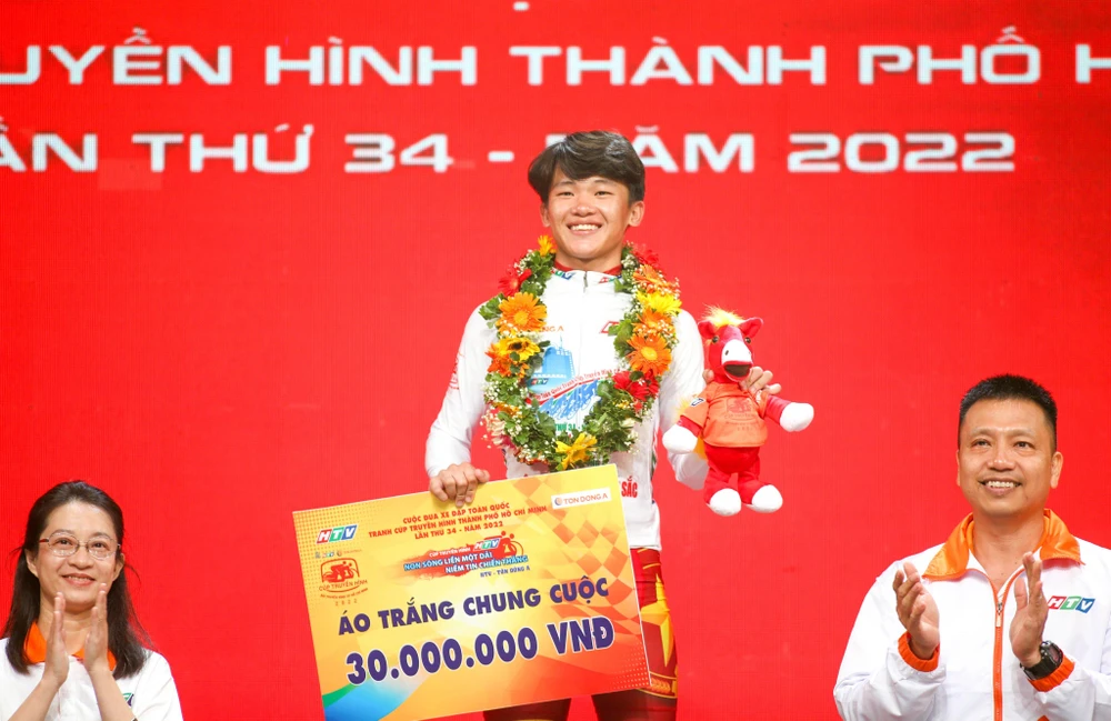 Tay đua 17 tuổi, Phạm Lê Xuân Lộc (Quân Khu 7) lần đầu tiên giành giải thưởng Tay đua trẻ xuất sắc nhất.