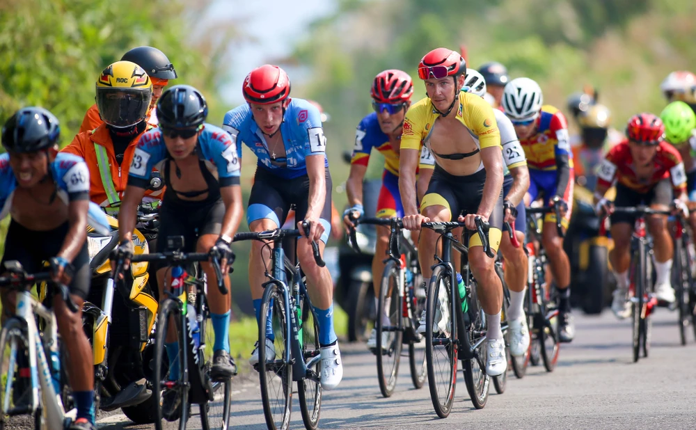 Tay đua người Lâm Đồng - Xuân Lộc âm thầm đeo bám các ngoại binh... Tay đua người Lâm Đồng - Xuân Lộc âm thầm đeo bám các ngoại binh...