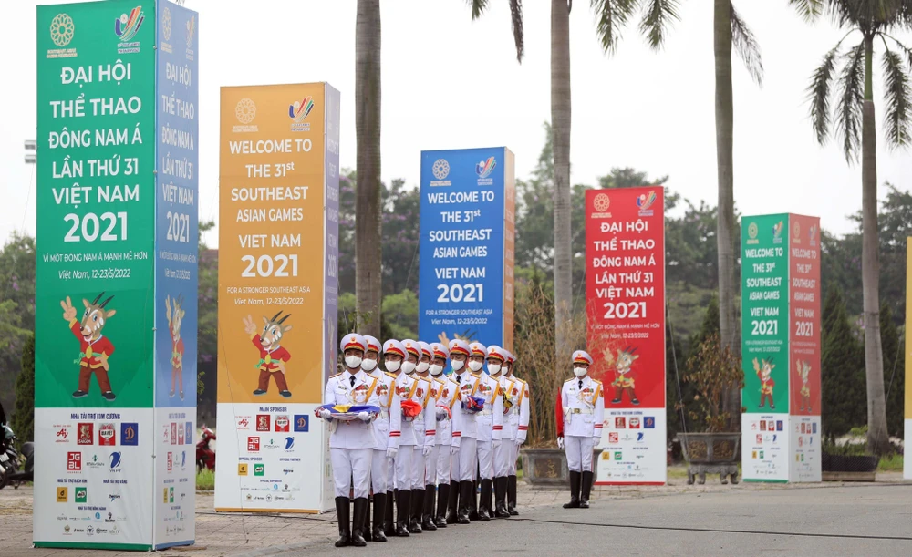 Đoàn quân kỳ. ẢNH: ANH PHƯƠNG